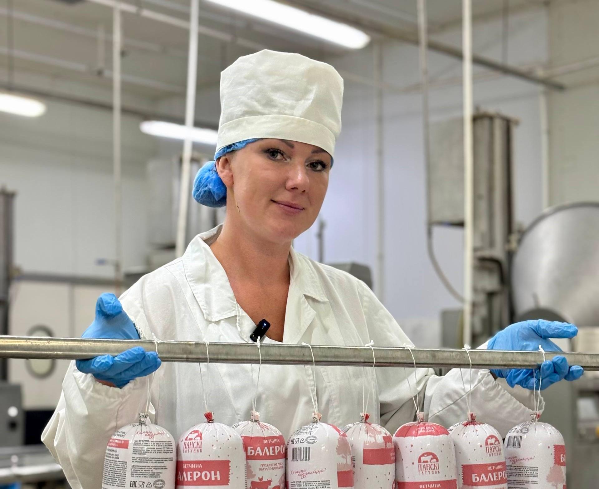 Ветврач Дарья Броско обеспечивает качество продукции на Скидельской птицефабрике
