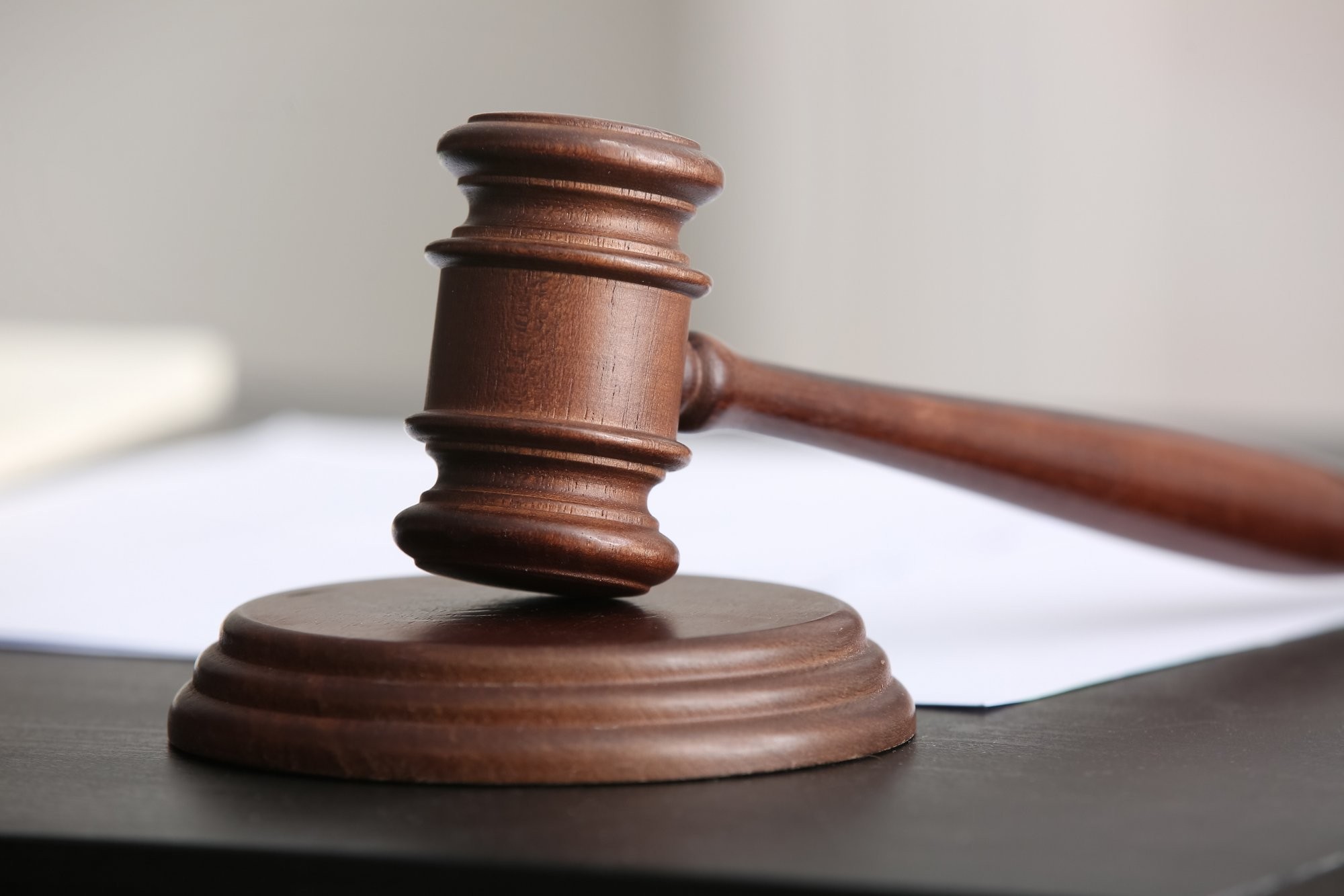 В Гродно судят двоих мужчин за продажу несуществующих туров