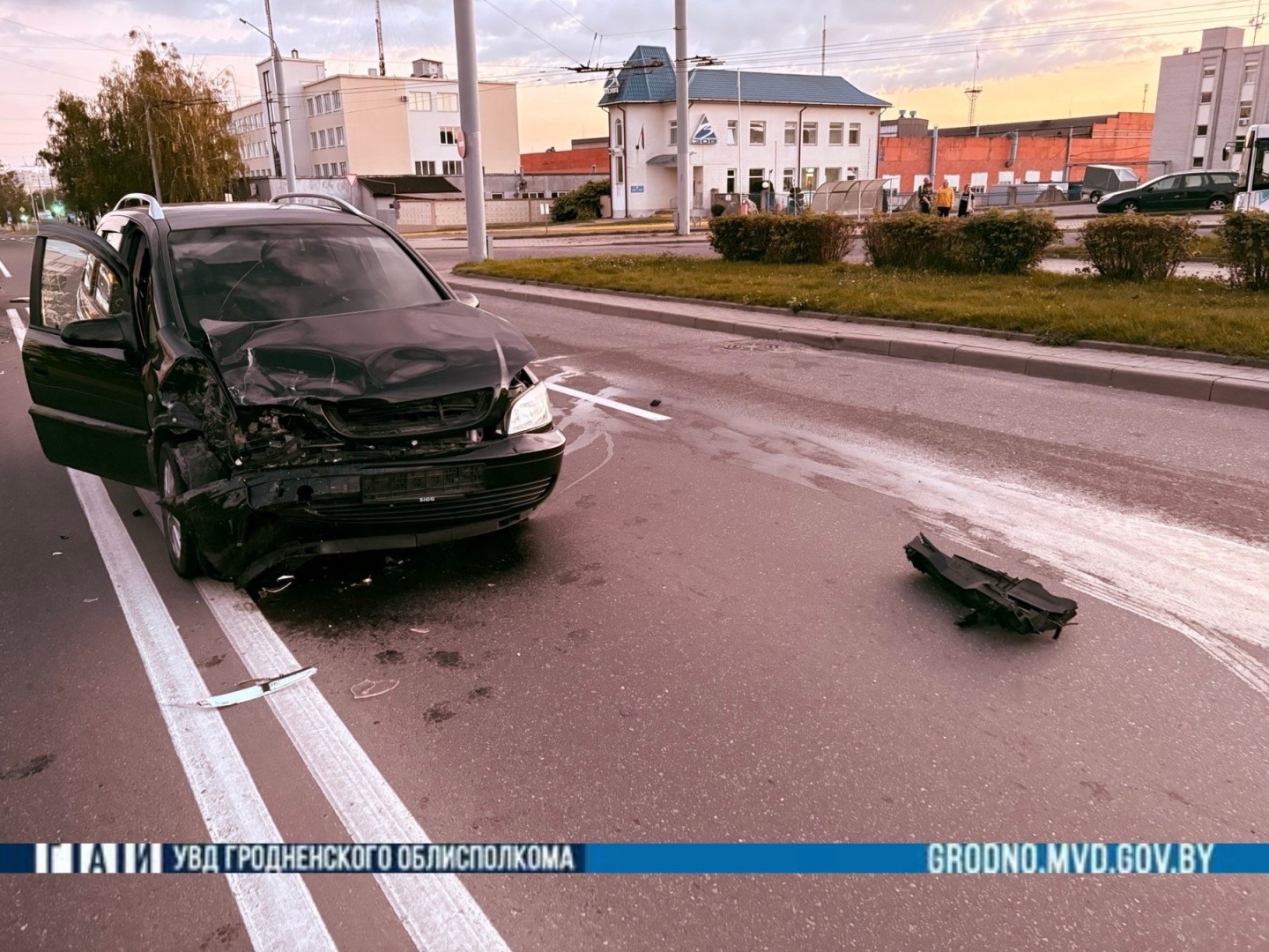 На Дзержинского в Гродно столкнулись такси и «Опель»