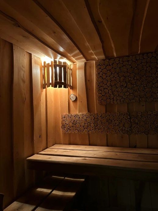 На Аксёнова