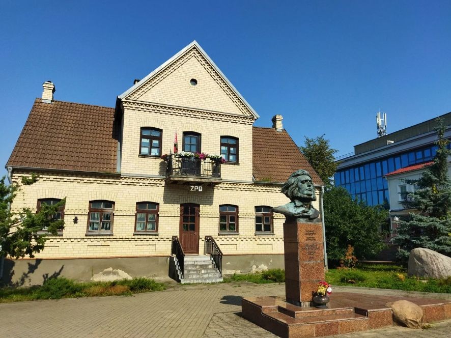 Памятник Адаму Мицкевичу