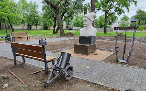 Памятник Чапаеву