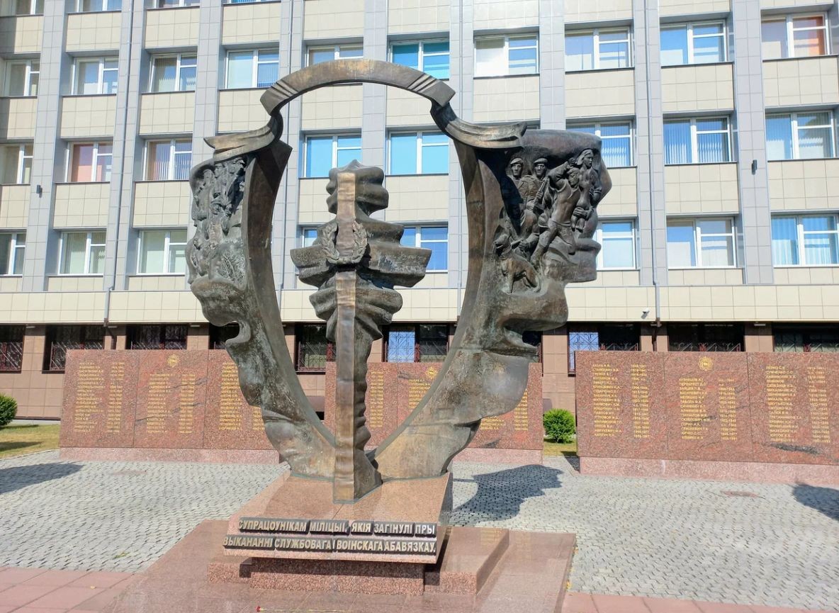 Памятник погибшим милиционерам